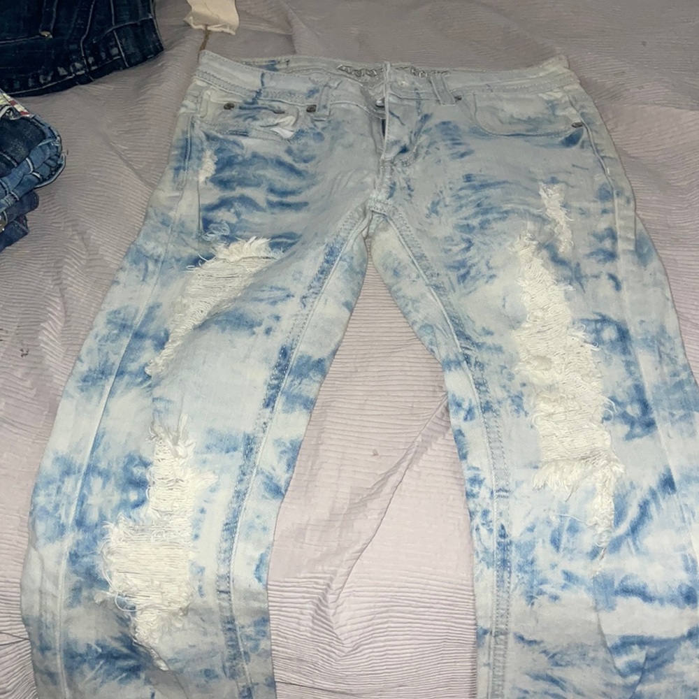 Light jeans ripped